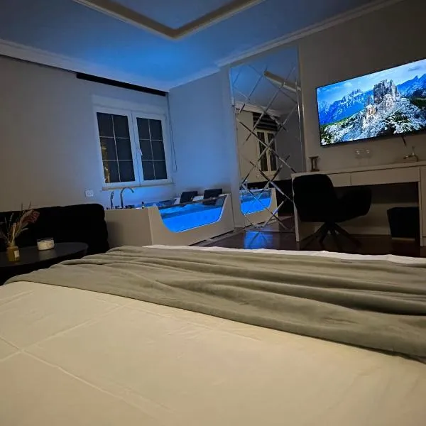 Lunarist Jacuzzi Suites - Blloku Tirana, hotel Tiranában
