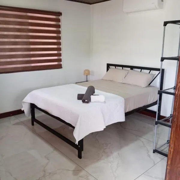 Cabina Entre Playas, ξενοδοχείο σε Huacas