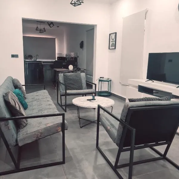Budget-Friendly Adenta Duo, hotel in Adentan