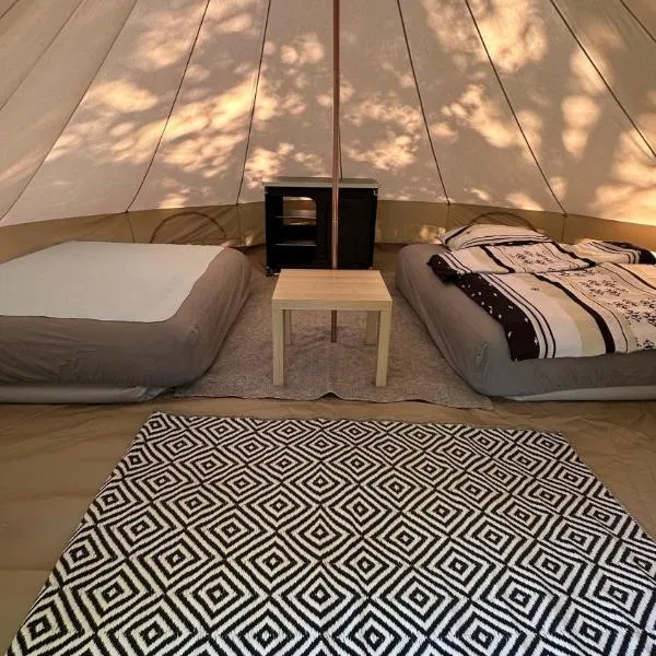 Glamping Stodoła Tent, hotel in Ściegny