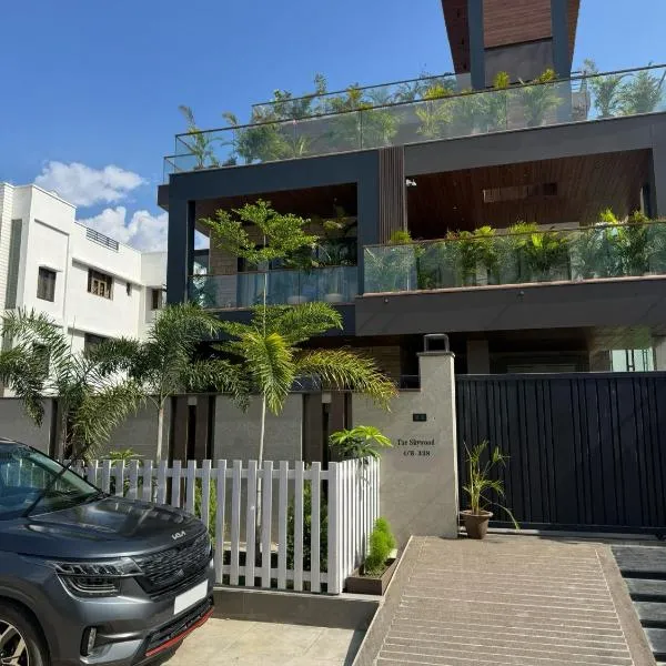 Skywood Villa Rooms, hotel in Lucknow