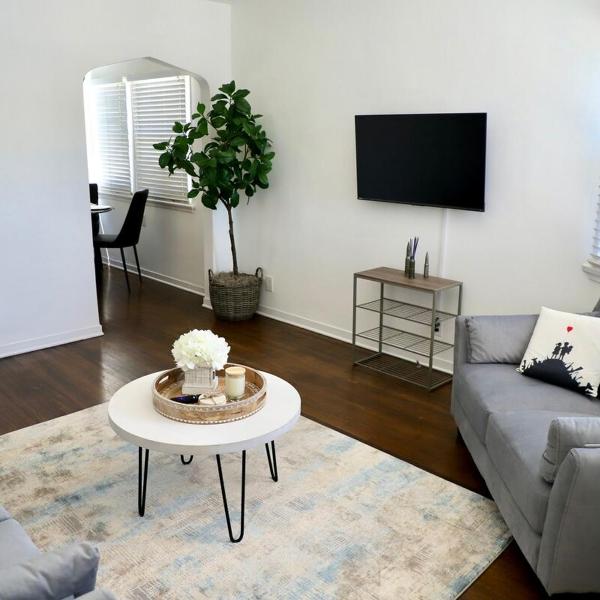 Charming studio city Bungalow, Los Angeles