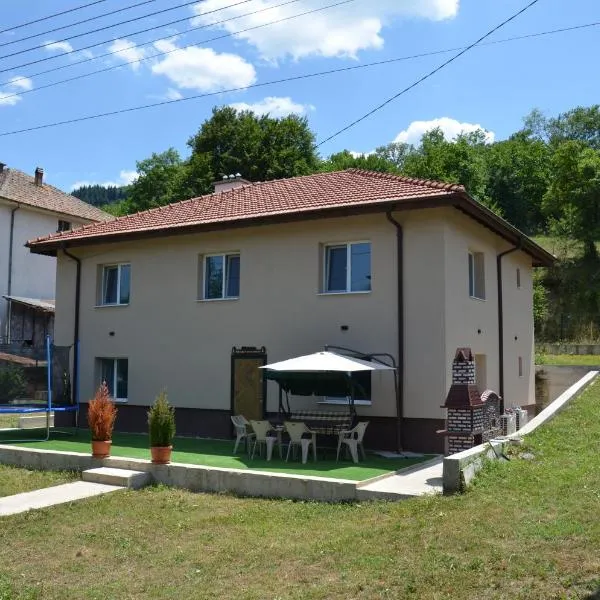 Стаи за гости Мартинови, hotel v destinaci Zlatograd