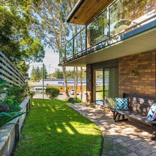 Steps to Sand, Surf & the Bowlo, hotel in Tathra