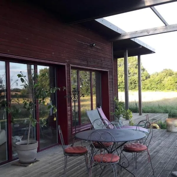 Maison bois à la campagne, hotel v destinaci Marnay