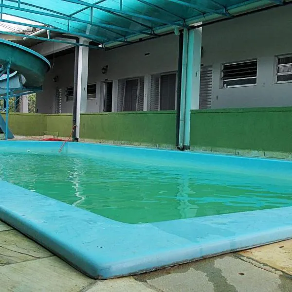 Suítes Recanto Renascer, hotel v destinaci Caraguatatuba