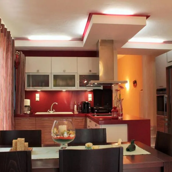 Luxury city home with sea views, hotel i Sitia