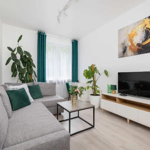 Bright Two-Bedroom Apartment in Nowa Huta by Noclegi Renters, Hotel in Krakau