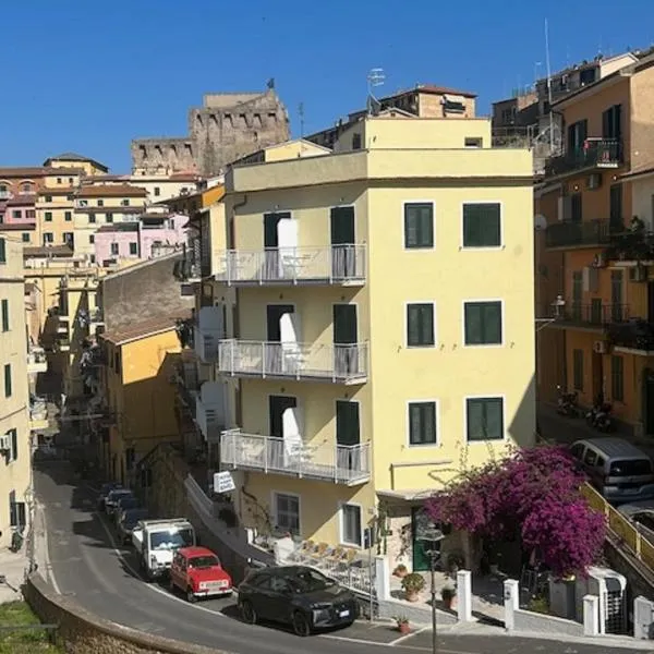 Hotel Week End, hotel em Porto Santo Stefano