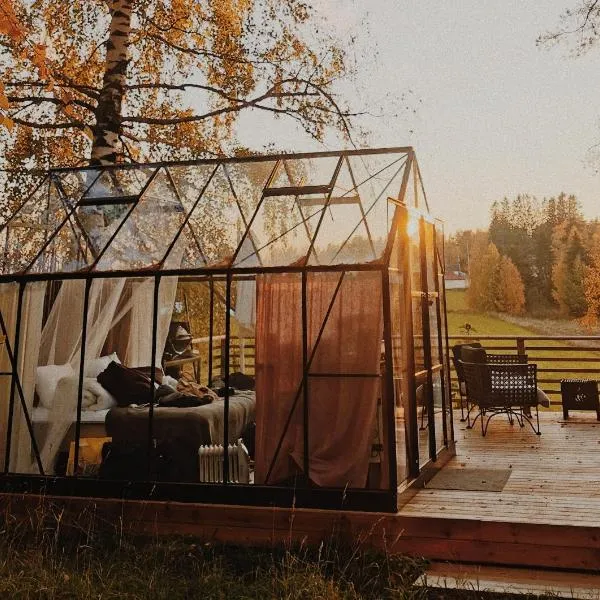 Taivasalla glamping - luxury stay with a view to the lake, hotel v destinaci Tampere