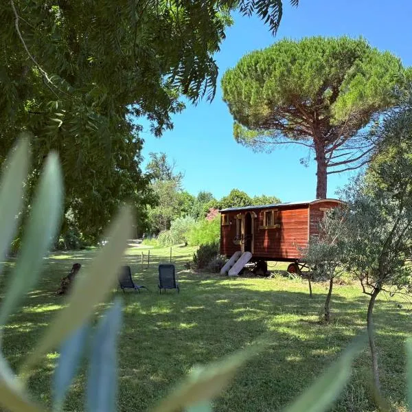 La Roulotte de l'Hermitage, ξενοδοχείο σε Ambonil