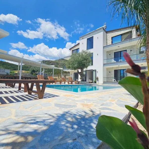 Villa Tonia Livadh Himare, ξενοδοχείο στη Χειμάρρα