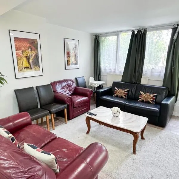 Cosy 3 Bedroom 3 Bathroom Flat with Private Garden in Maida Vale near Paddington Little Venice, hotel in London