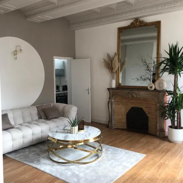 Le Golden - Charme et confort en plein cœur de Troyes - Parking privé, hotel v destinaci Troyes