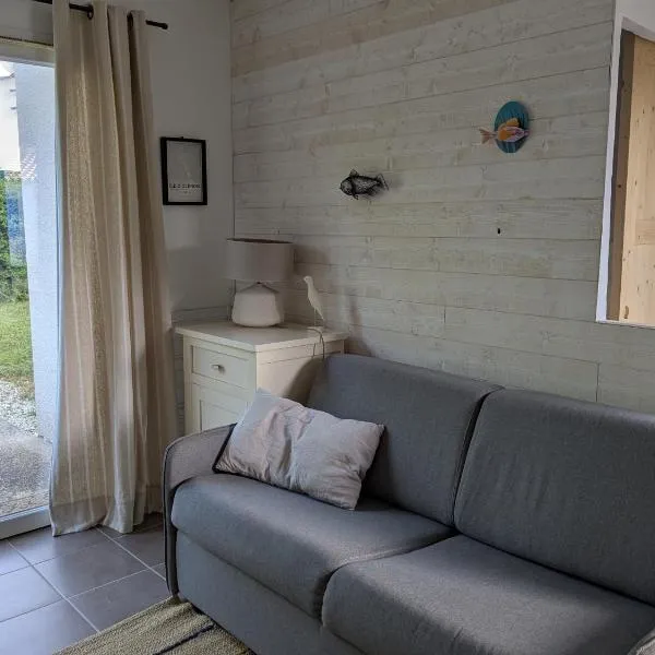 Petite Maison Chaleureuse avec piscine，多呂的飯店