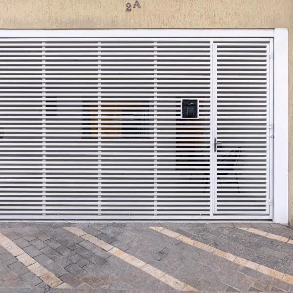 Casa 3 dormitorios, garagem e portão Automático no Tatuapé, hotel em São Paulo
