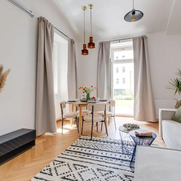 Visit Oomph Apartments, hotel in Prague