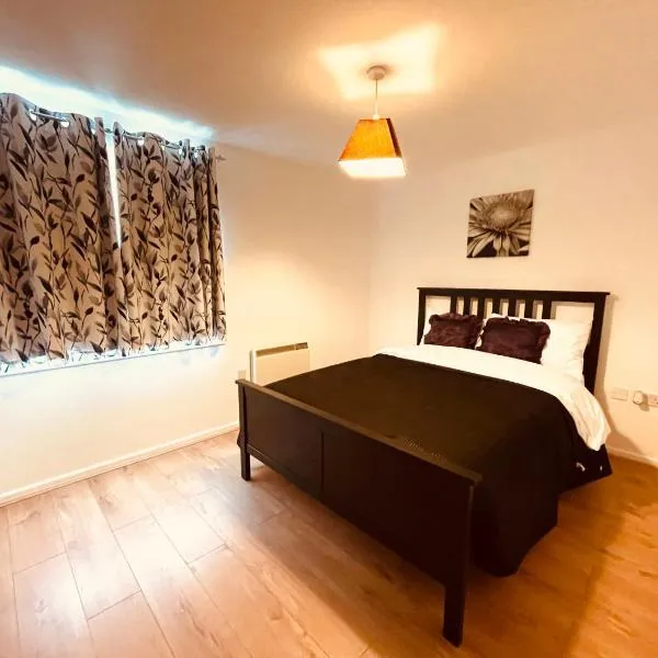 Relax steps from heathrow Terminal 4 ,Entire 2 Bed Room appartment, hotel in Stanwell