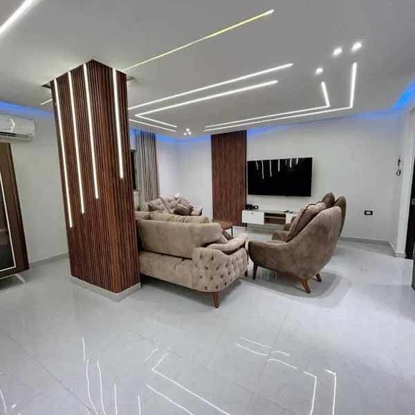 Comfy 2-Bedrooms Apartment in Cairo Sheraton airport, хотел в Кайро