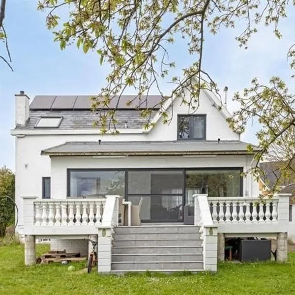 The Beautiful White Villa, ξενοδοχείο σε Kortenberg