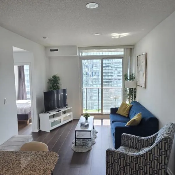 Toronto CN Tower Maple Leaf Square Luxurious 2 Bedroom Condo, hotel in Toronto
