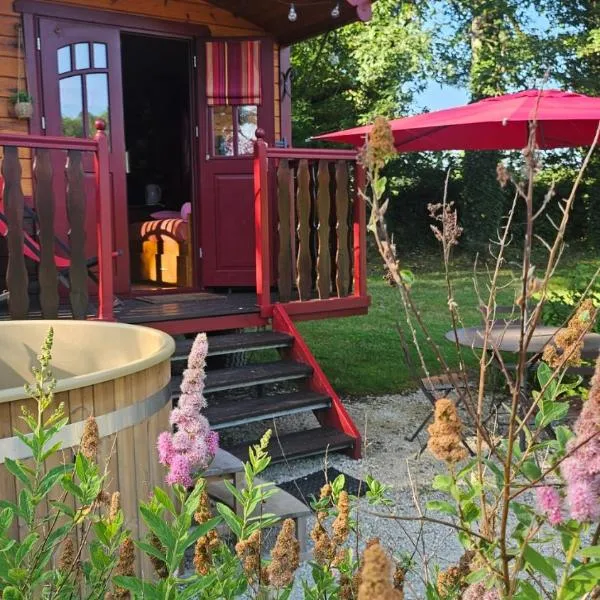 Le Roulottes du Petit Gouffre de Padirac avec Spa、パディラックのホテル