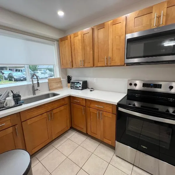 Cozy Custom Vacation Home, hotel in Kaneohe