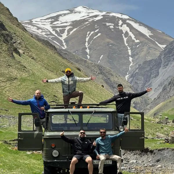 Xinaliq Khinalig İzzet's Riverside Home Stay, hotell sihtkohas Xınalıq