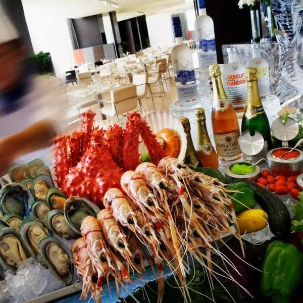 InterContinental Beijing Beichen by IHG l Walking Distance to Bird's Nest & Water Cube & Metro Station l Interconnected with China National Convention Center l Award-winning Club Lounge with Mixologist l Direct Metro Line to Wangfujing, hotel in Beijing
