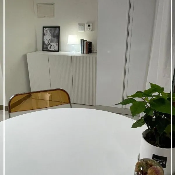 Quiet and spacious 1-bedroom apt in Gangnam, hotel v Soulu
