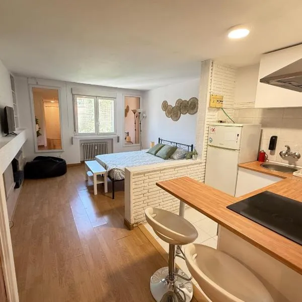 Precioso estudio en Bernabeu Plaza Castilla, hotel di Madrid