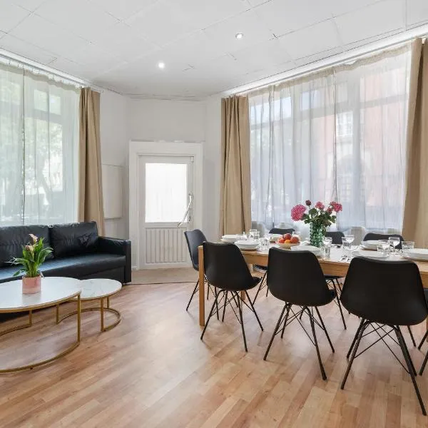 Holiday 33 Apartment O, 185 sqm with whirlpool and kids play room, hotel en Berlín