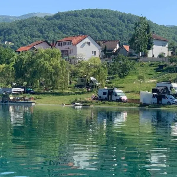 Kamp Markešić โรงแรมในŠćit