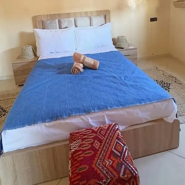 Room blue in Marrakesh, 2 min Airport, hôtel à Marrakech
