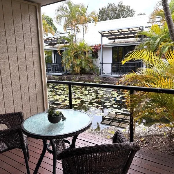 Nautical Stylish Ground Level 1 Bedroom Unit、ヌーサヴィルのホテル