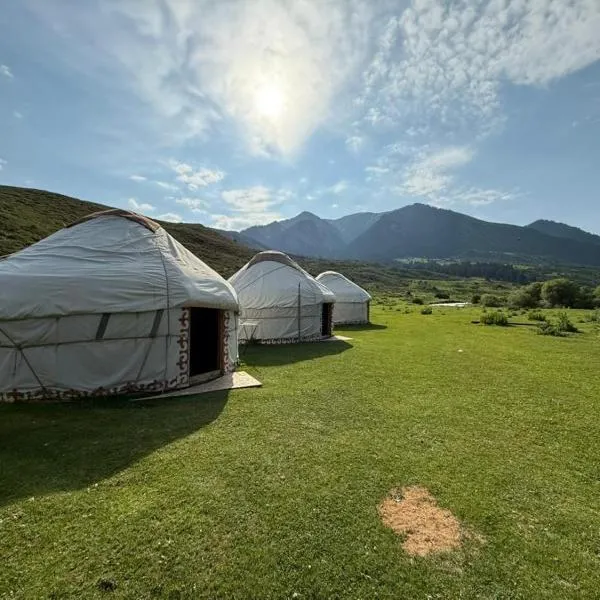 Ak-Tash Yurt Camp, hotel di Chong-Kyzylsu