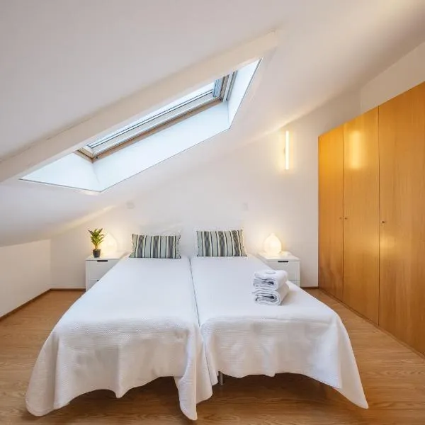 Modern 2-bedroom apartment in the Historic Center, hotel u gradu 'Braga'