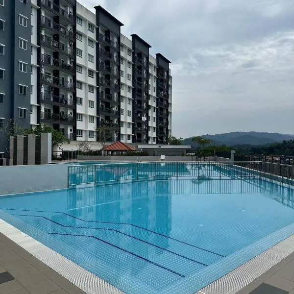 Viesnīca Cozy Condo with Scenic Views near Kuala Lumpur pilsētā Hululangata