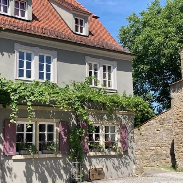 Weingut Gästehaus Weigand, hotel v destinaci Iphofen