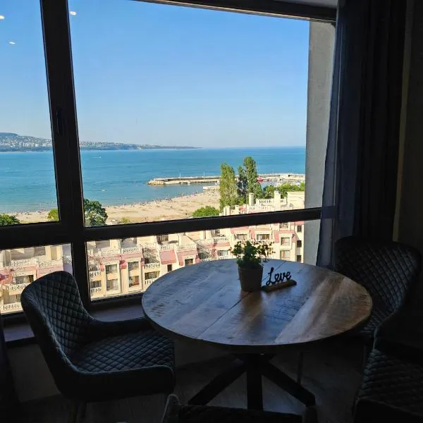 Comfy Flat Sea View & Strong Wi-Fi, ξενοδοχείο στη Βάρνα