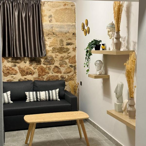 Charming 2BR Basement near Akropolis Athens by Kozy Koala, Atene