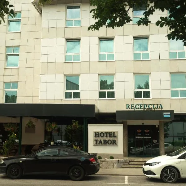 塔博尔酒店，位于塞扎纳的酒店