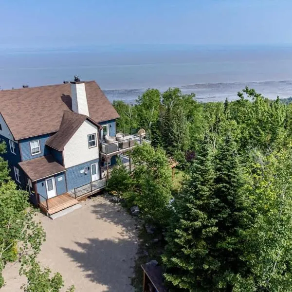 L'Audacieux - SPA, Billard, Poker, Arcade, fleuve, l'évasion VIP, hotel in Petite-Rivière-Saint-François