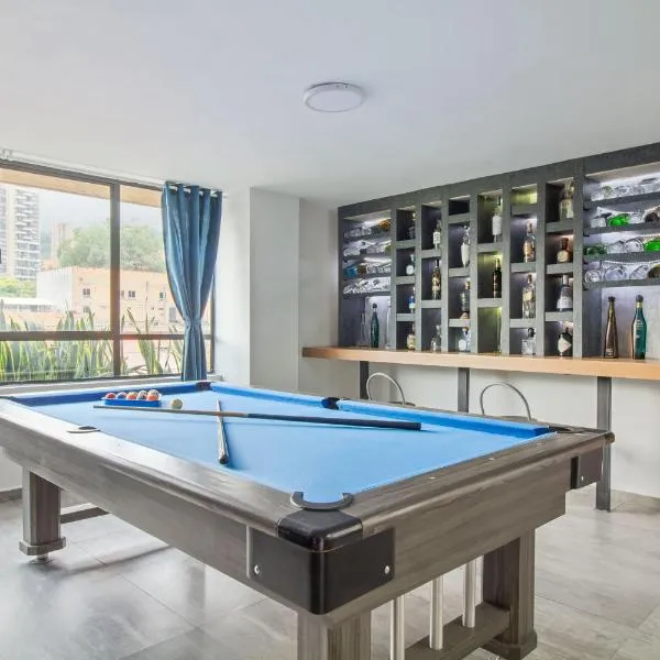 2 bedroom with pool table, 1 block from Lleras park, p8, ξενοδοχείο σε Μεδεγίν