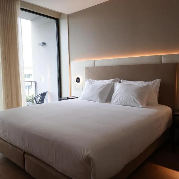 Oporto Fly Hotel, hotel in Maia