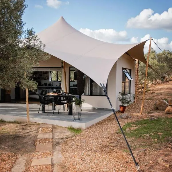 Wagyu Mountain Lodge, hotel di Paarl