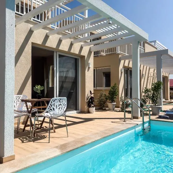NA5 The Seaside Pool Villa, hotell sihtkohas Nea Kalikratia