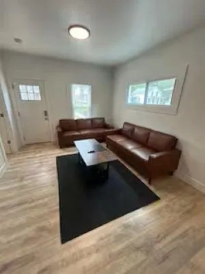 Short Walk to Niagara Falls 6 Bedrooms, ξενοδοχείο σε Καταρράκτες του Νιαγάρα