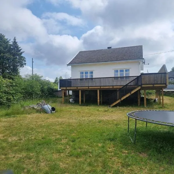 Child and Pet friendly house, ξενοδοχείο σε Spangereid