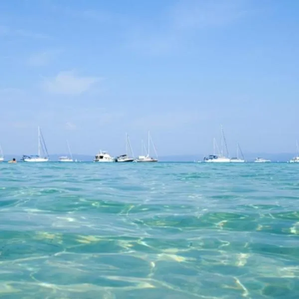 HEBERGEMENTS BATEAUX A QUAI, ξενοδοχείο σε Porquerolles